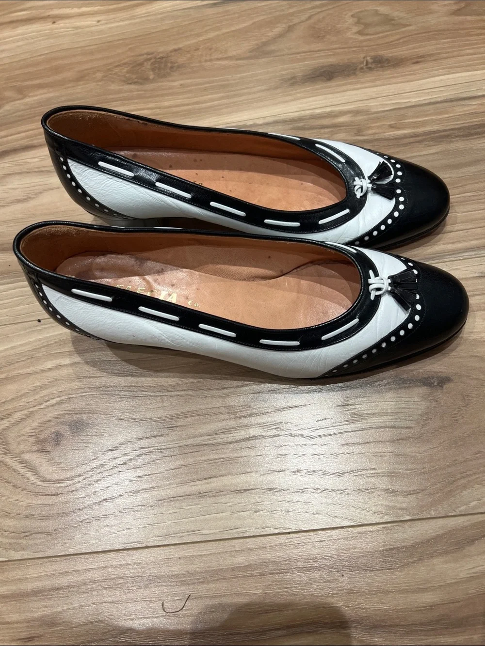 Electra made in Italy Classic Two-Tone Black & White Women's spectator pumps 39